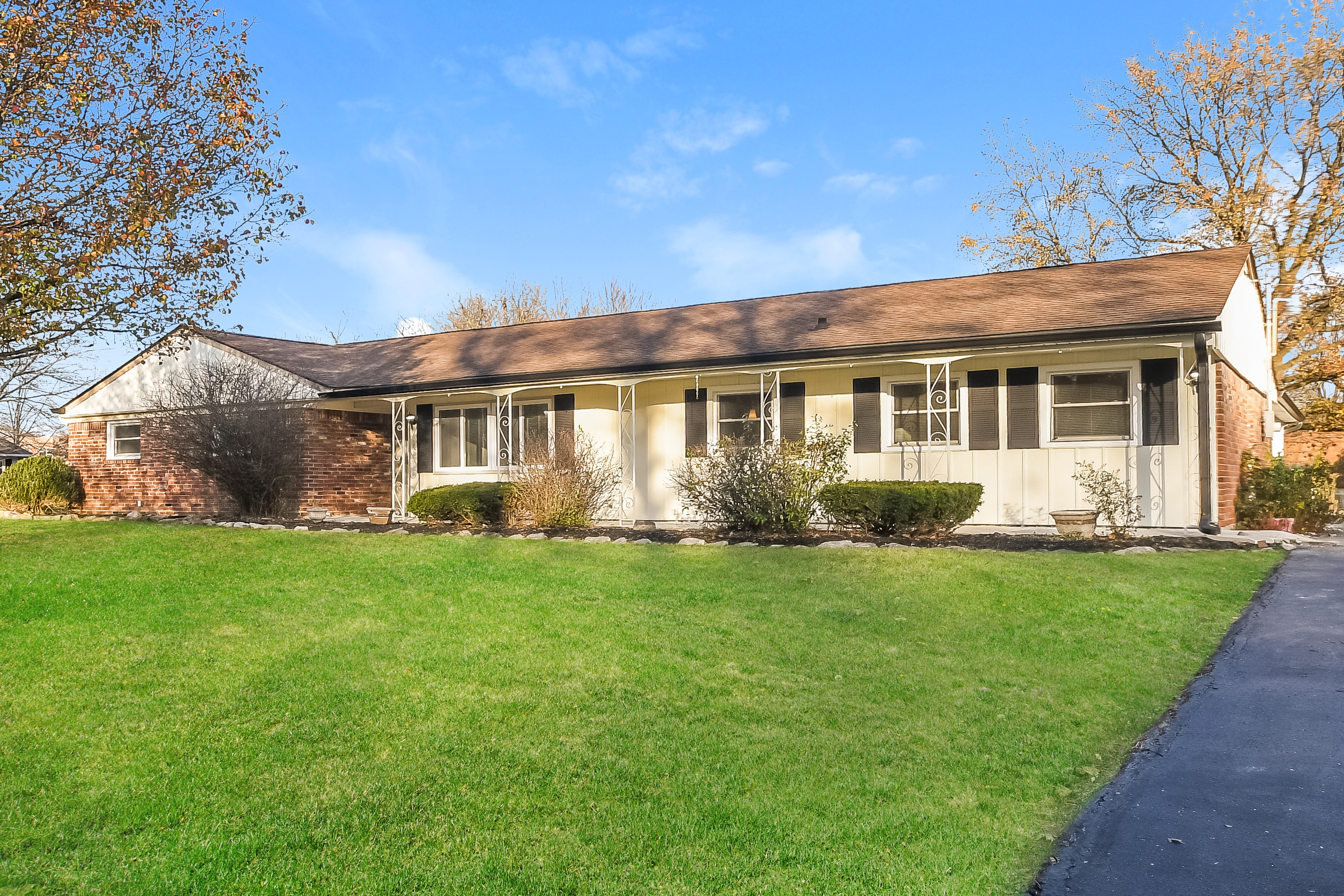 7427 HARCOURT RD INDIANAPOLIS, IN 46260